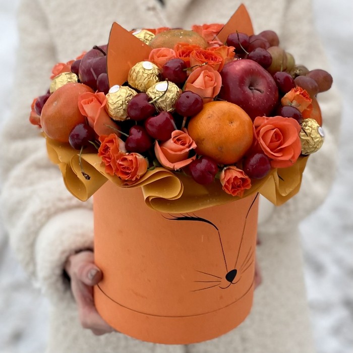 Коробка Лисичка с фруктами и розами